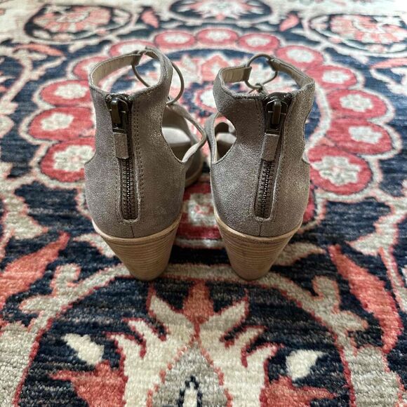 Eileen Fisher Gold Strappy Open Toe Block Heel Sandals - Picture 5 of 9